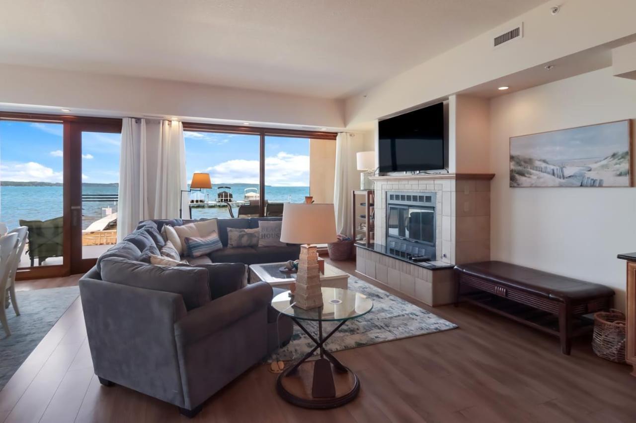 Sugar Beach Villa 1012 Luxury Waterfront Condo Traverse City Exterior foto
