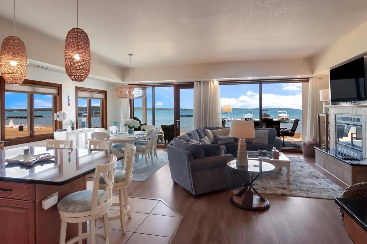 Sugar Beach Villa 1012 Luxury Waterfront Condo Traverse City Exterior foto