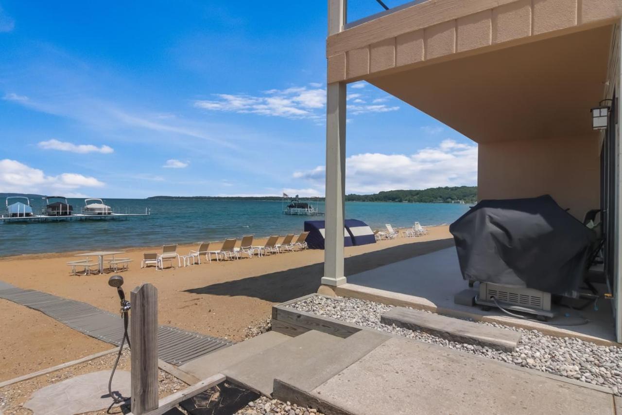 Sugar Beach Villa 1012 Luxury Waterfront Condo Traverse City Exterior foto