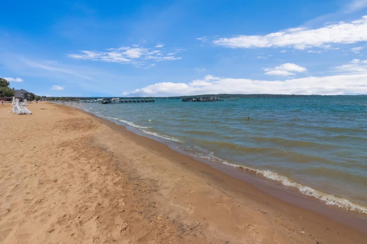 Sugar Beach Villa 1012 Luxury Waterfront Condo Traverse City Exterior foto